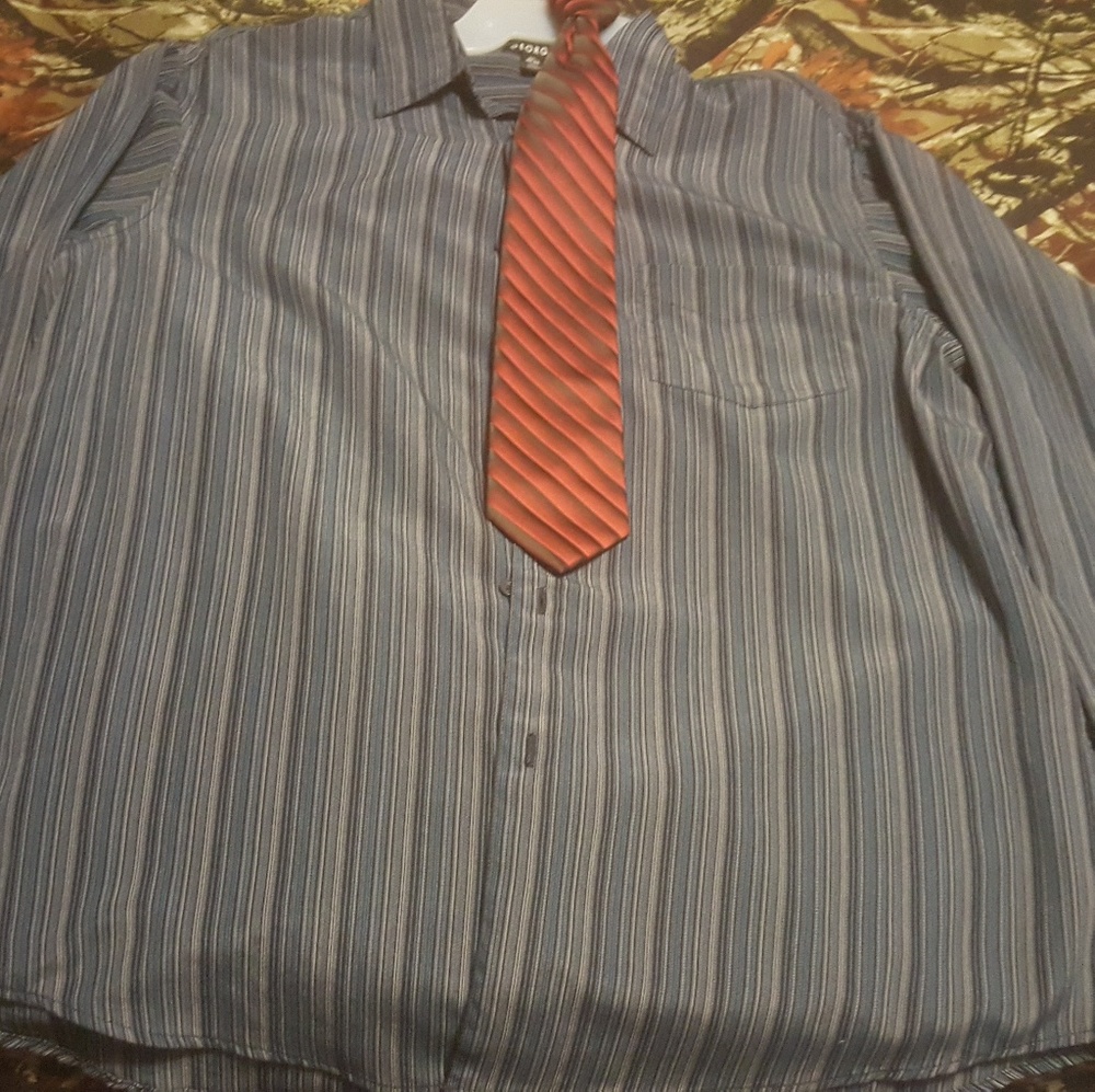 George button up/zip on tie